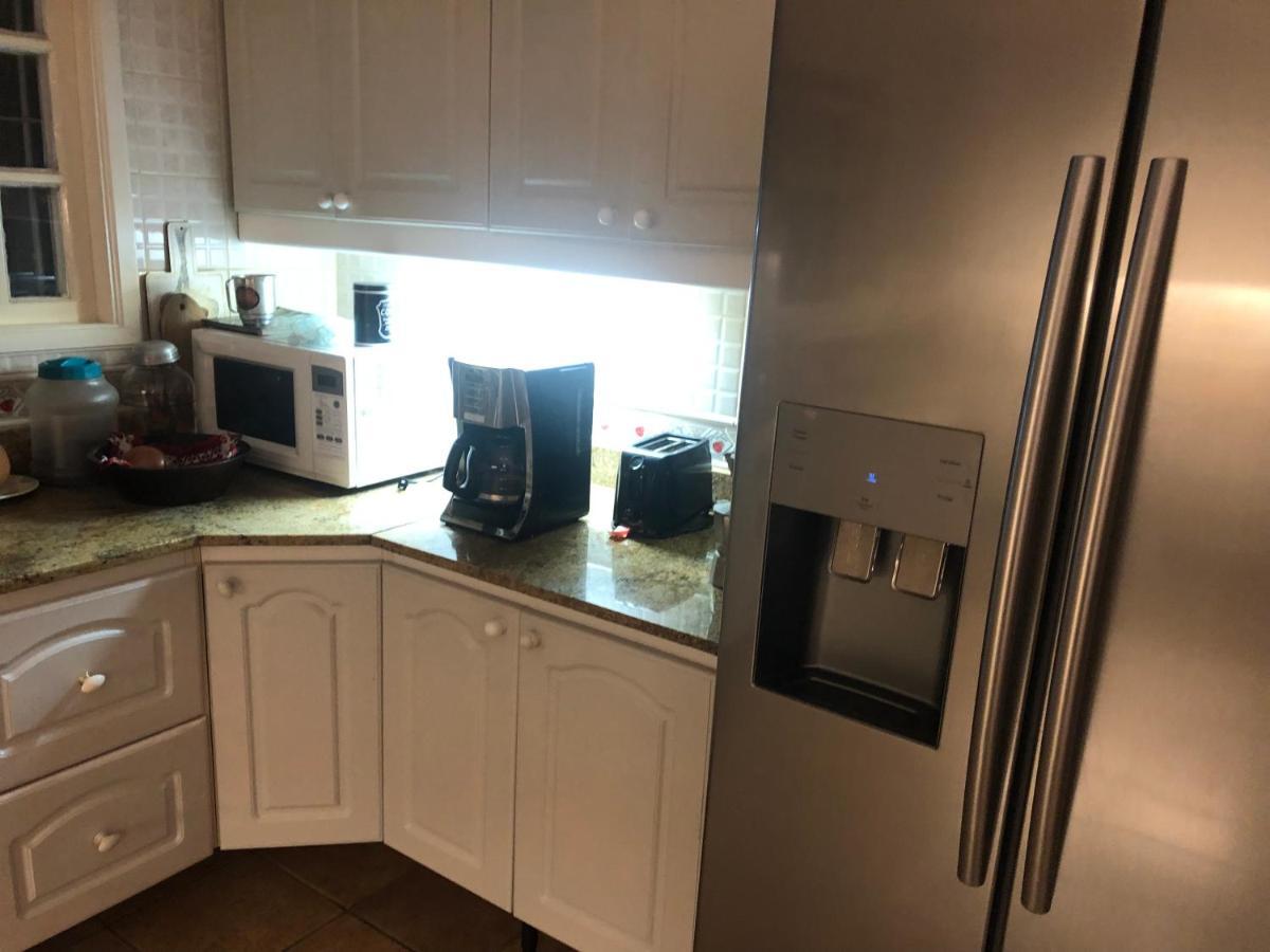 Villa Saint Tropez Cabo Frio Eksteriør billede